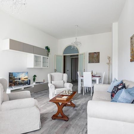 Lungarno Elegant Apartment With Panoramic Balcony Pisa Esterno foto