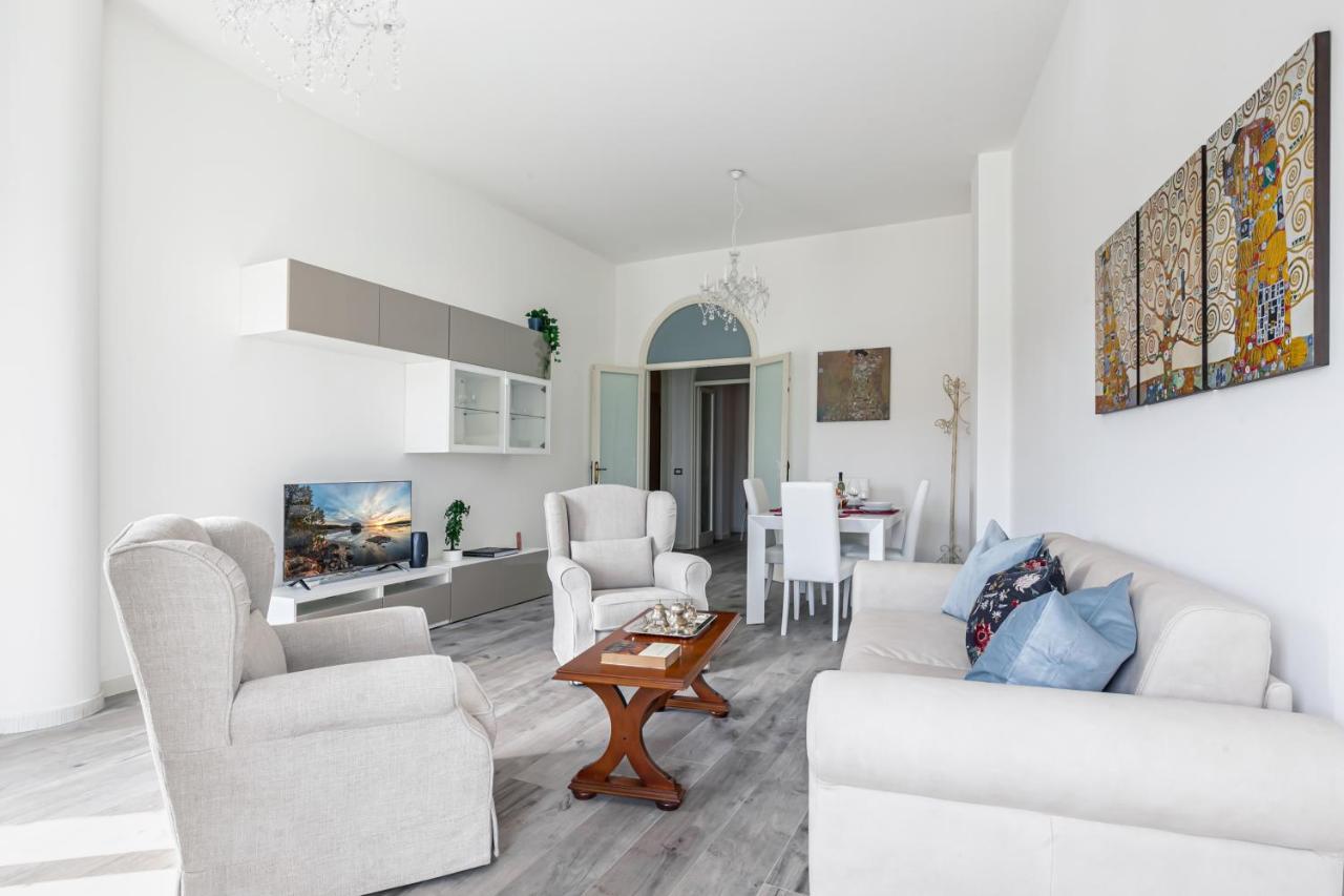 Lungarno Elegant Apartment With Panoramic Balcony Pisa Esterno foto